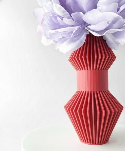 Vase „Anter“ – Skulpturales Design trifft auf grafische Klarheit