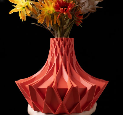 Vase „Arkan-Kurzvase“ – Facettenreich und markant