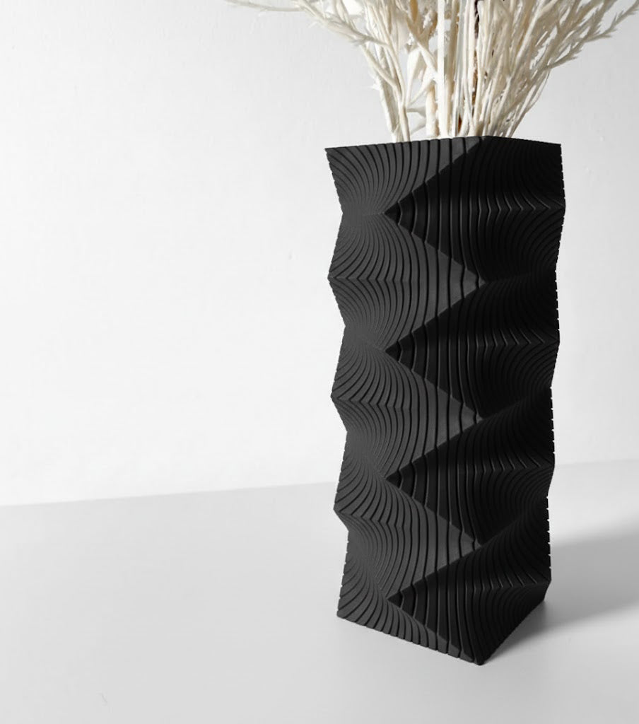 Vase „Anio-Vase“ – Ein Spiel aus Linien und Dynamik