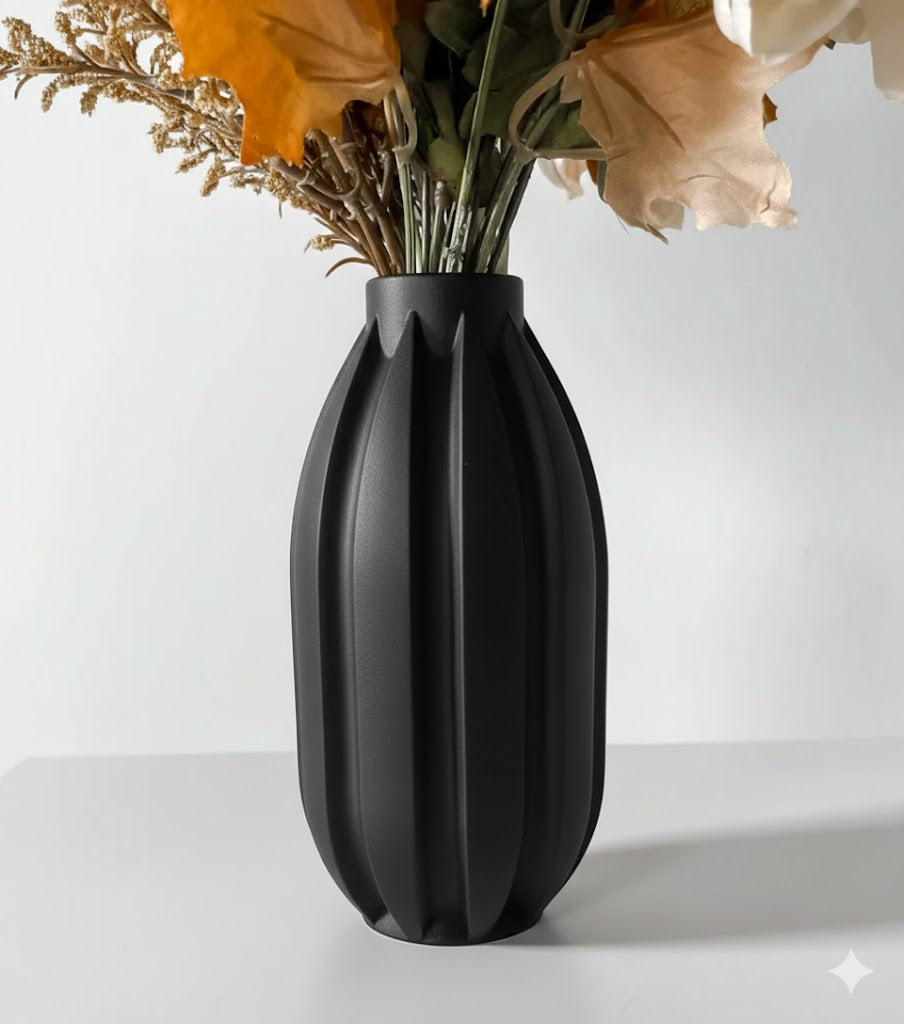 Vase „Akin“ – Geradlinig. Klar. Ausdrucksstark.