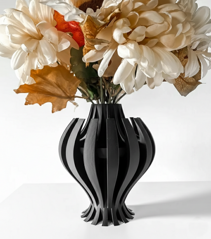 Vase „Nemesis“ – Organische Dynamik in skulpturaler Form