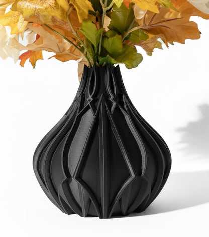 Vase „Arvin-Vase“ – Kunstvolle Dynamik in Form