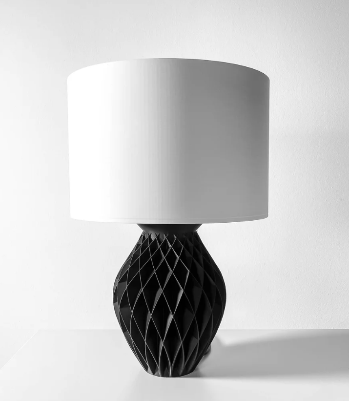 „Konio Tischleuchte – elegante 3D-Struktur für stilvolle Räume“