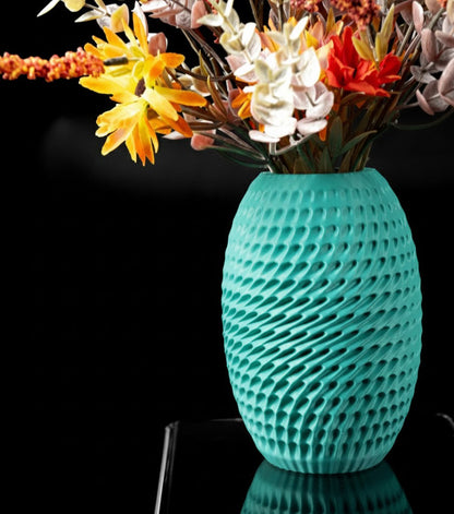 Vase „Burrow Flower Vase" – Dynamik in Struktur