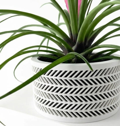 Quen Pflanztopf – Zeitloser 3D-Pflanztopf mit markanter Chevron-Struktur