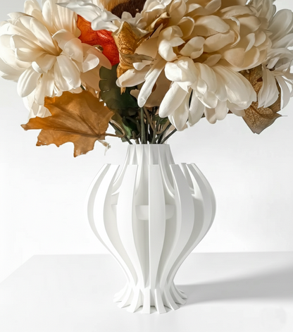 Vase „Nemesis“ – Organische Dynamik in skulpturaler Form